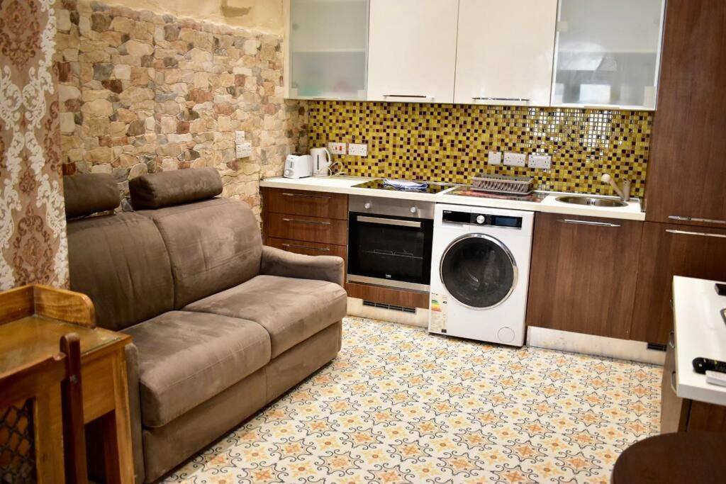 City Centre Pied-A-Terre Near Food Market And Walking Distance To Bus Terminus فاليتا المظهر الخارجي الصورة