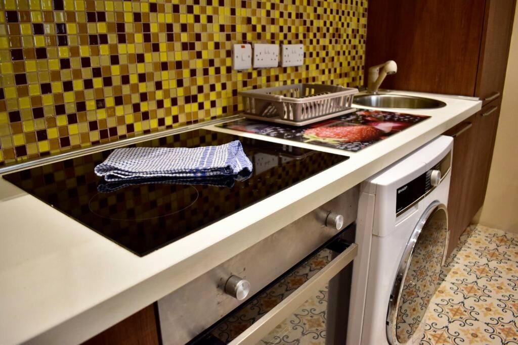 City Centre Pied-A-Terre Near Food Market And Walking Distance To Bus Terminus فاليتا المظهر الخارجي الصورة