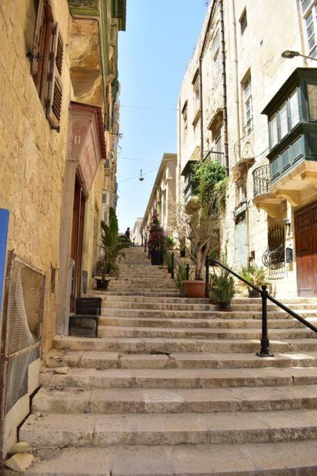 City Centre Pied-A-Terre Near Food Market And Walking Distance To Bus Terminus فاليتا المظهر الخارجي الصورة