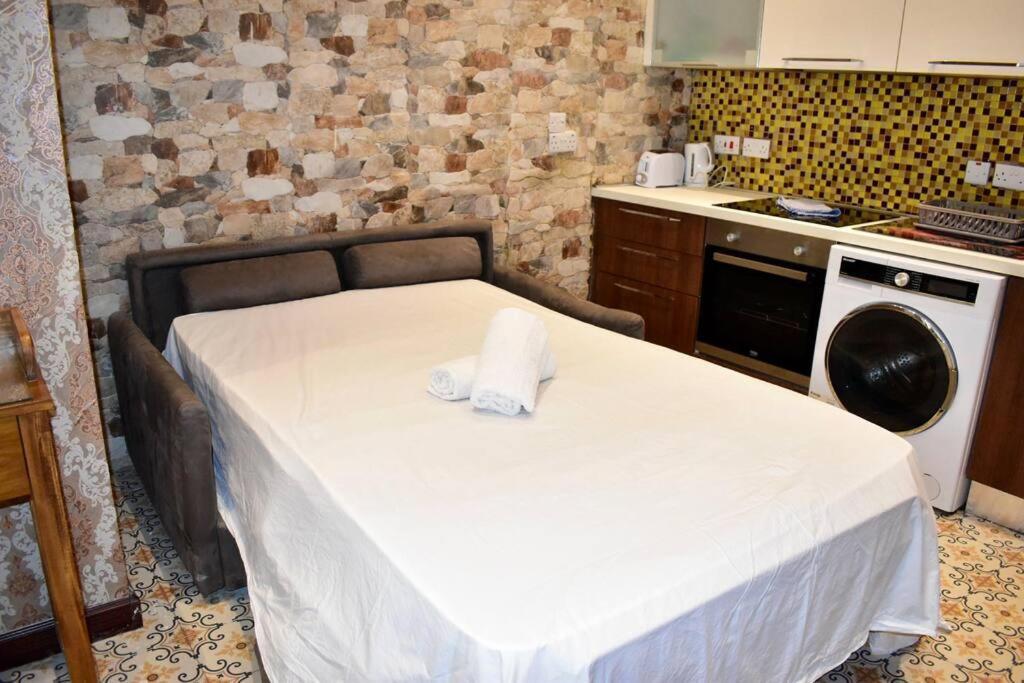 City Centre Pied-A-Terre Near Food Market And Walking Distance To Bus Terminus فاليتا المظهر الخارجي الصورة